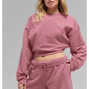 LIMITED COLOR pink wild rose cropped accolade crew alo yoga
